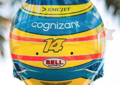 Vue de l'arrière du casque 2026 de Fernando Alonso pilote Aston Martin de Formule 1