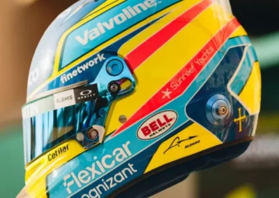 Vue de profil du casque 2026 de Fernando Alonso pilote Aston Martin de Formule 1