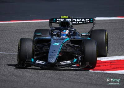 Mercedes-AMG F1 W17 Andrea Kimi Antonelli face virage essais Bahreïn 2026