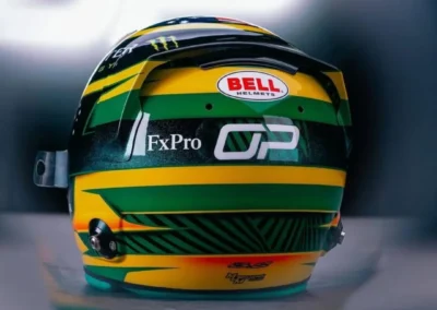 Vue arrière du casque spécial Grand Prix d'Australie 2026 d'Oscar Piastri pilote McLaren de Formule 1