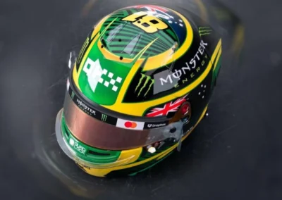 Vue de haut du casque spécial Grand Prix d'Australie 2026 d'Oscar Piastri pilote McLaren de Formule 1