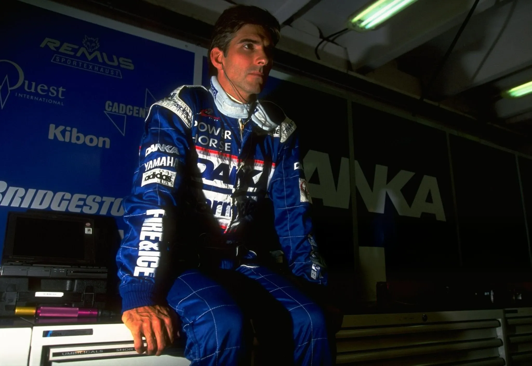 F1 Grand Prix de Hongrie 1997 : Damon Hill (Arrows) dans son stand.
