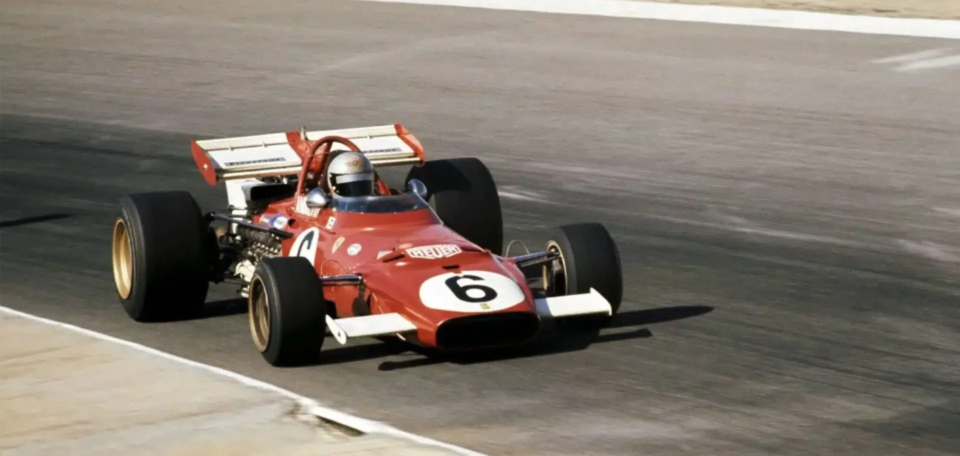 C'était le 6 mars 1971, Mario Andretti remporte sa première victoire en F1 à Kyalami au volant d'une Ferrari
