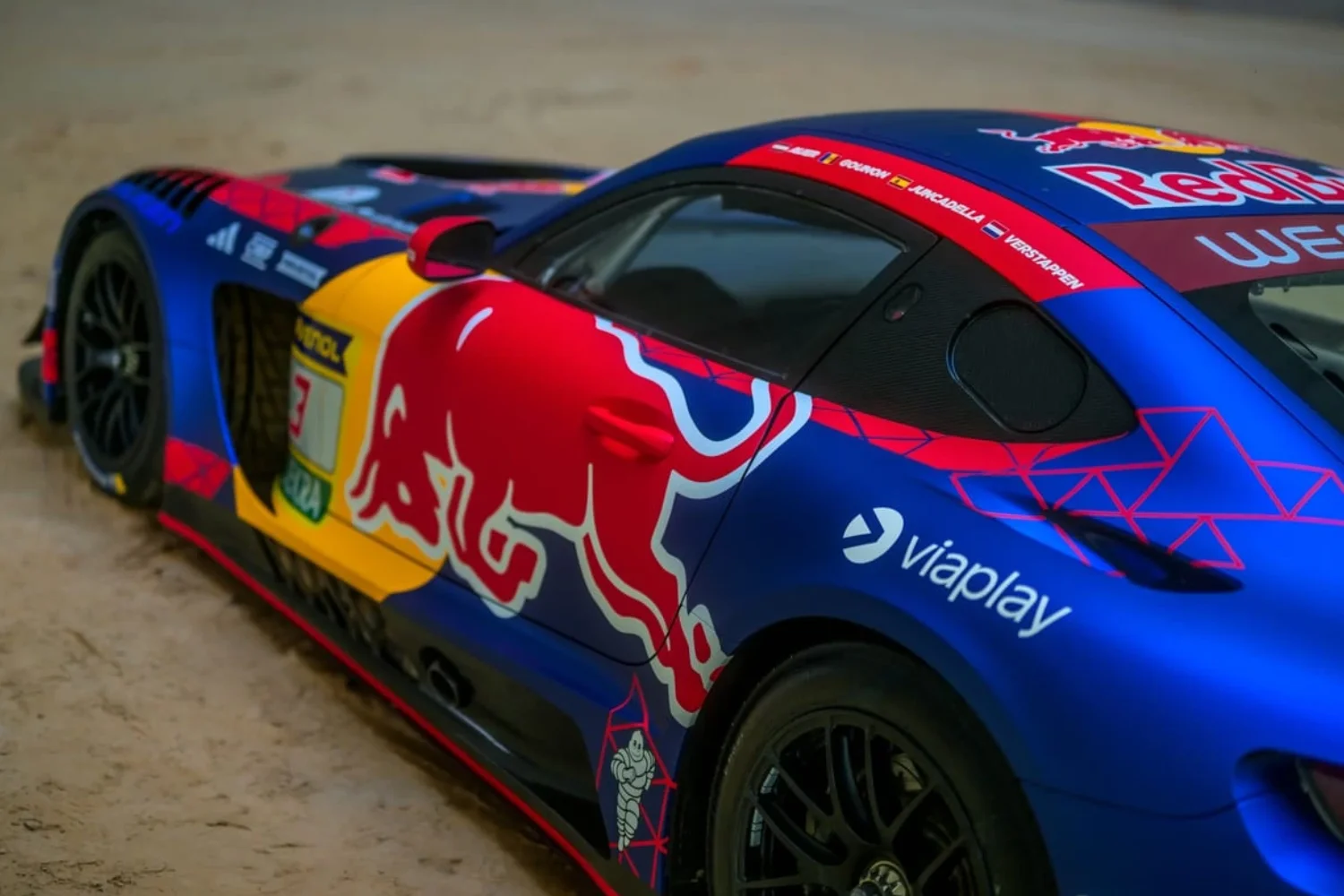 La Mercedes-AMG GT3 de Max Verstappen aux couleurs Red Bull pour les 24 Heures du Nurburgring 2026