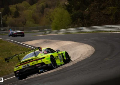 NLS - 24 Heures Nurburgring 2026 - Qualifier - Porsche Manthey dans le virage Karousel
