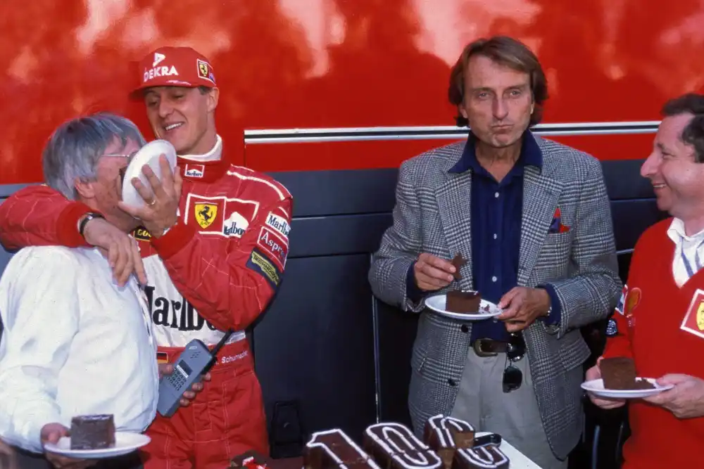Bernie Ecclestone et Michael Schumacher...mangeant une tarte