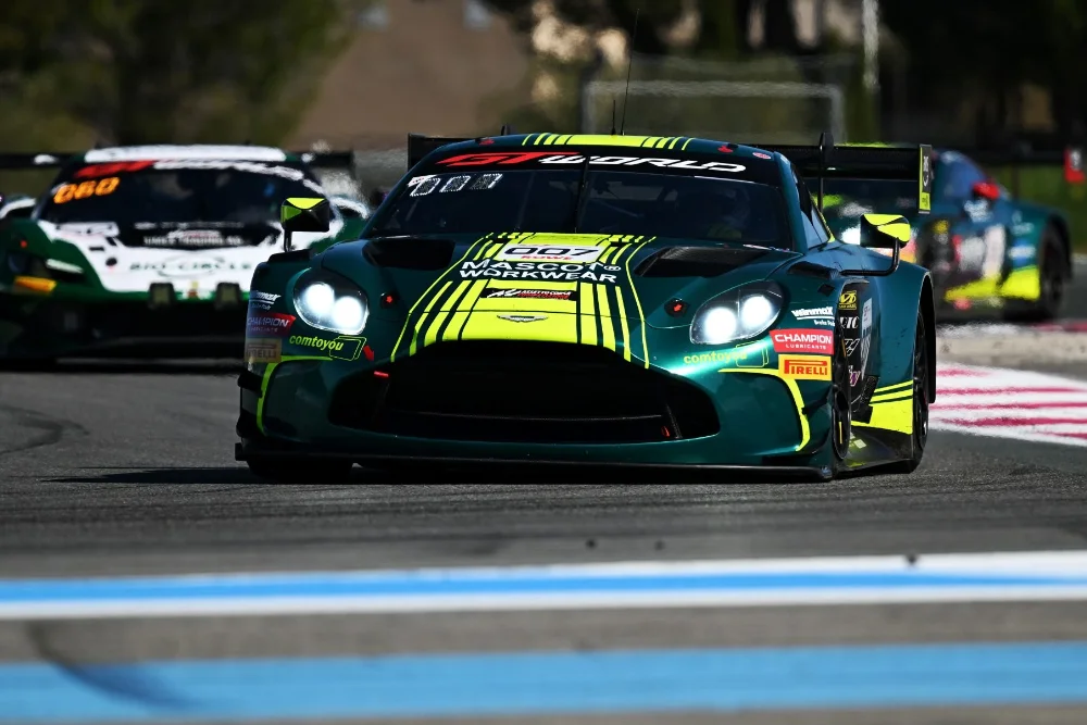 L'Aston Martin Vantage GT3 n°7 de Comtoyou Racing en piste au Circuit Paul Ricard lors du GT World Challenge Europe 2026