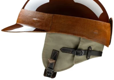 Vue de profil du casque de Juan-Manuel Fangio quintuple champion du monde de Formule 1