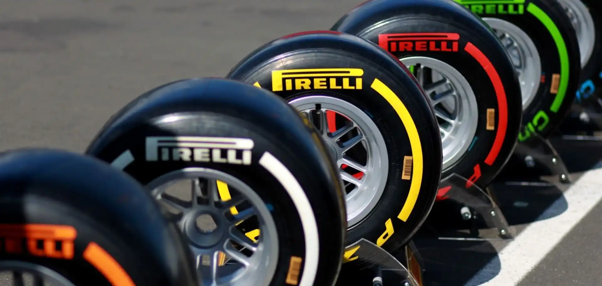 Le 27 mars 2011 : Pirelli fait son retour en Formule 1 en devenant le fournisseur exclusif des pneus du championnat de F1