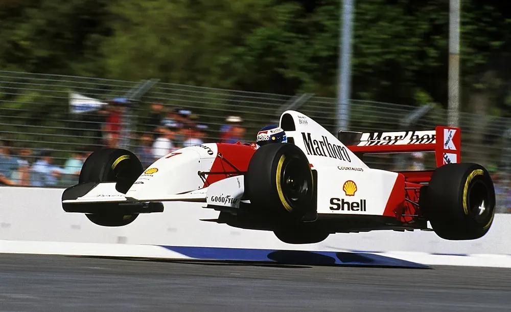 mika-hakkinen-launches-his-m-1 F1 - Mika Hakkinen McLaren Grand Prix d'Australie 1993
