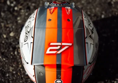 Vue de haut du casque 2026 de Nico Hulkenberg pilote Audi de Formule 1