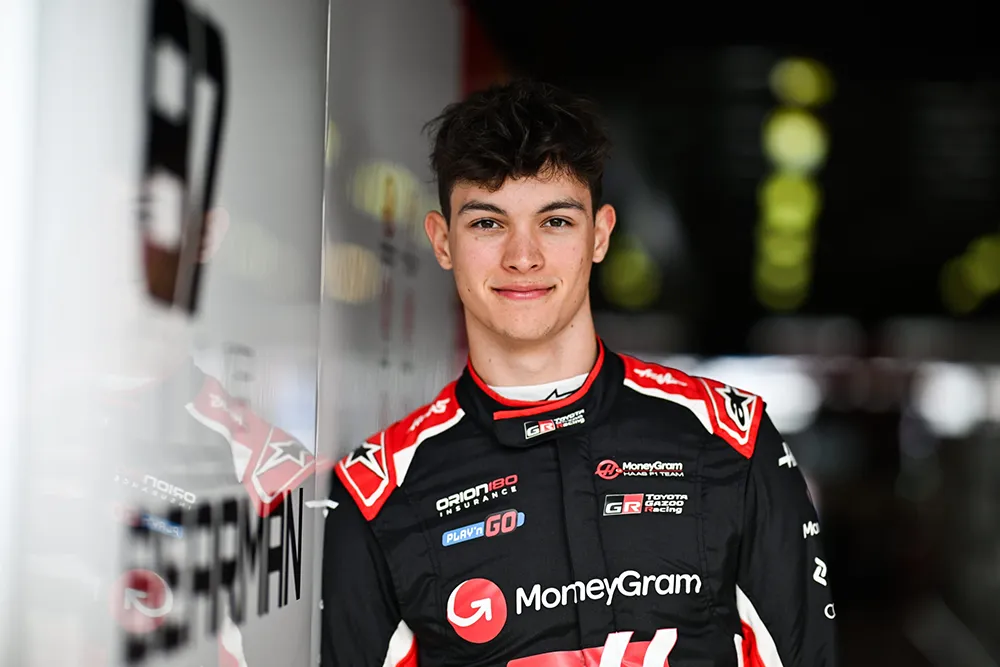 Portrait de Esteban Ocon, pilote de Formule 1 chez Haas saison 2026.