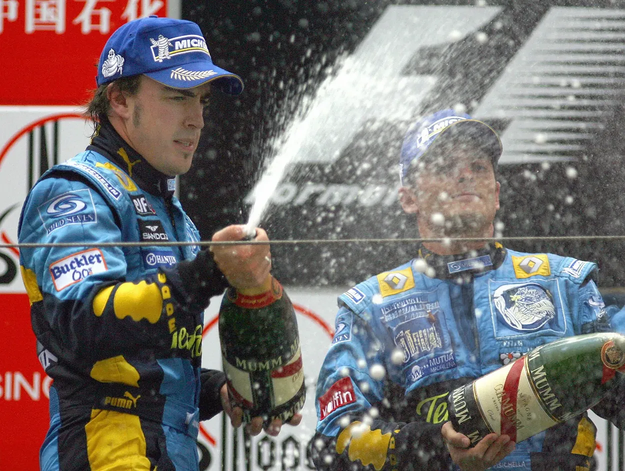 F1 2006 - Podium du Grand Prix de Chine : Alonso/ Fisichella (Renault) F1 2006 - Podium du Grand Prix de Chine : Alonso/ Fisichella (Renault)