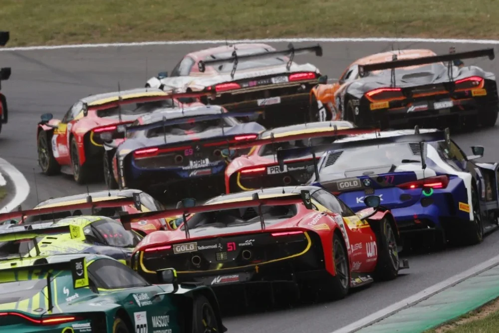 gtworld-challenge-europe-2026-brands-hatch Arthur Leclerc et Thomas Neubauer fêtent leur victoire en Course 1 du GT World Challenge Sprint Cup à Brands Hatch 2025