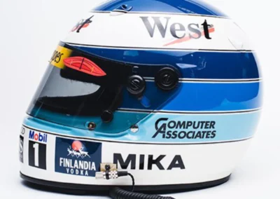 Casque F1 de Mika Hakkinen vu de profil