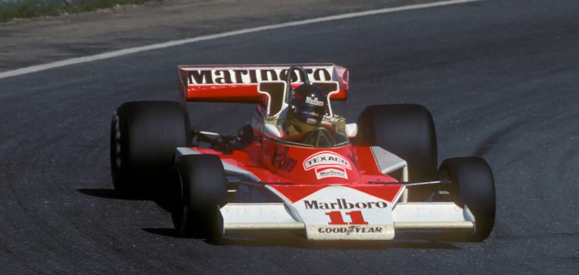 f1-hunt-victoire-espagne-1976 2 mai 1976 : James Hunt gagne le Grand Prix d'Espagne avant d'être disqualifié puis de regagner...