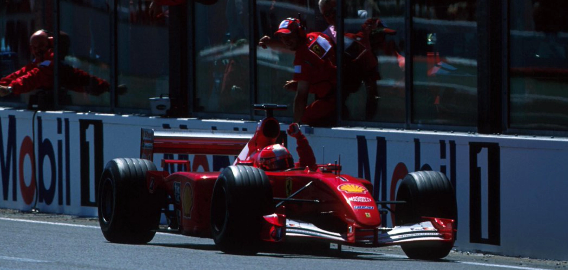 f1-michael-schumacher-victoire-50-france-2001 1er juillet 2001 : 50ème victoire de Michael Schumacher (Ferrari) en F1 lors du Grand Prix de France