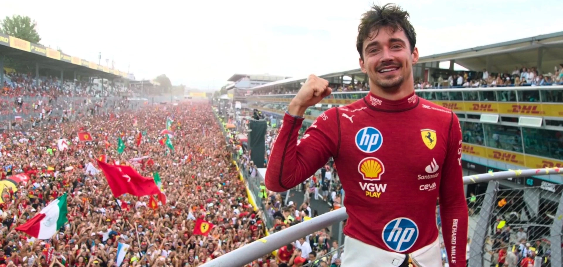 charles-leclerc-victoire-monza-2024-ferrari F1 - 1er septembre 2024 : Charles Leclerc (Ferrari) célèbre sa victoire au Grand Prix d'Italie à Monza