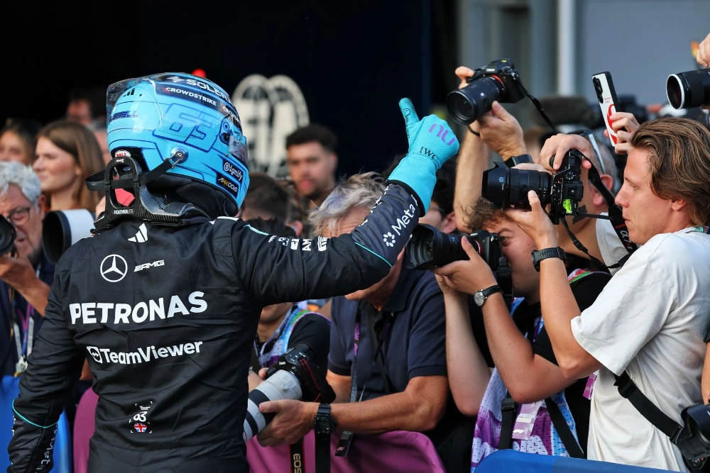 George Russell (Mercedes) célèbre sa victoire au Grand Prix d'Azerbaijan 2026