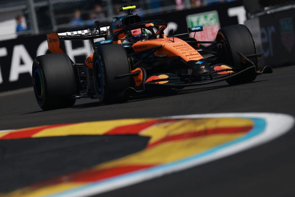 Lando Norris (McLaren) signe la pole position du Grand Prix d'Espagne 2026 sur le circuit du Madring
