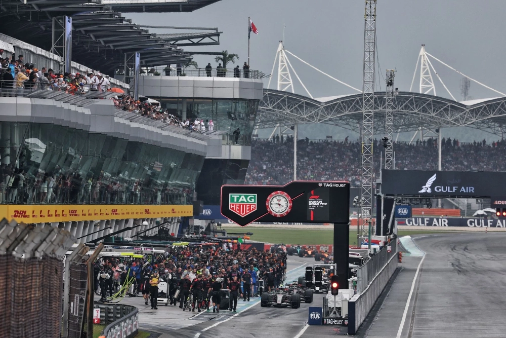 Départ chaotique pour le Grand Prix de Bahreïn en Malaisie...
